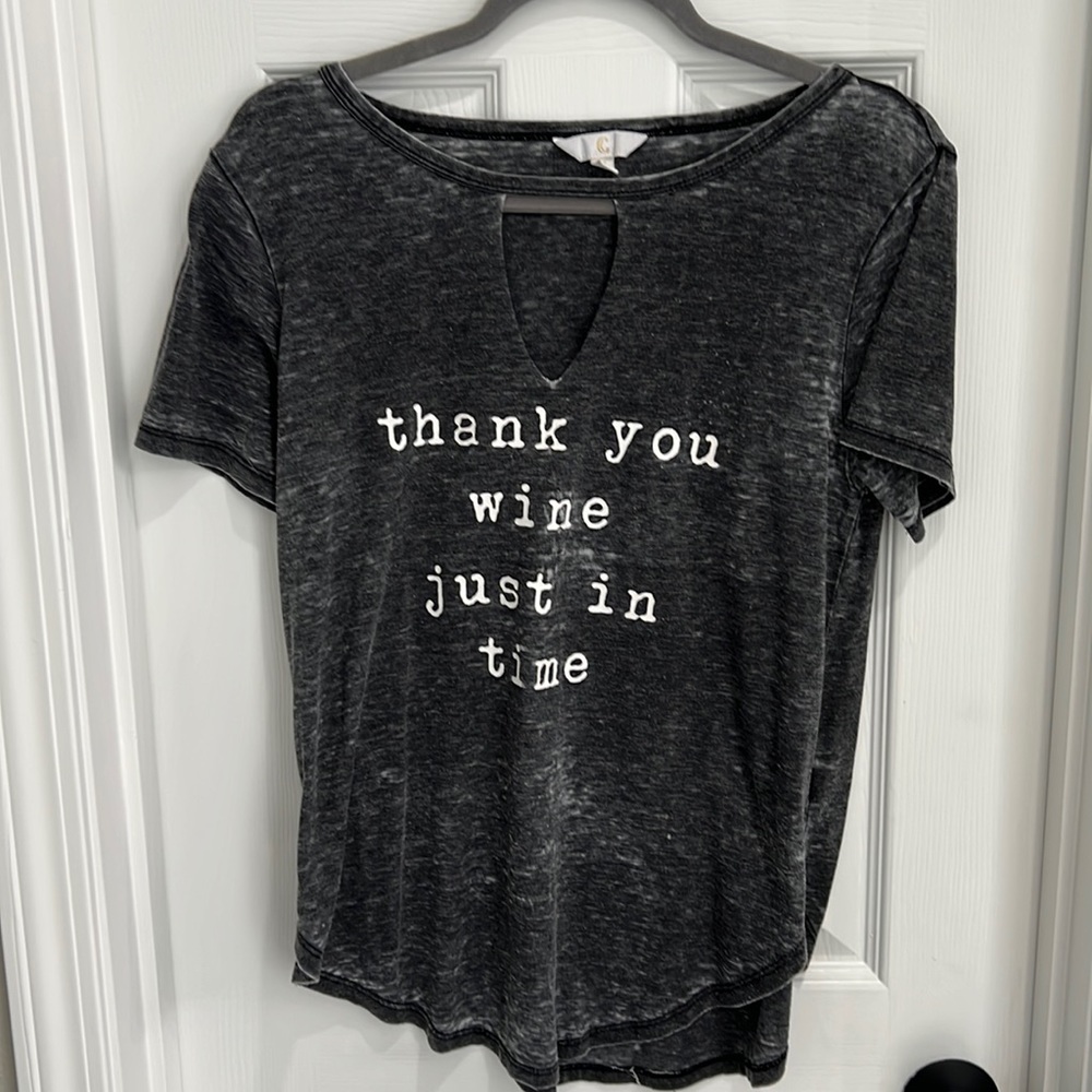 SUPER CUTE GREY V NECK CUT OUT TSHIRT size Medium “thank you wine just in time”